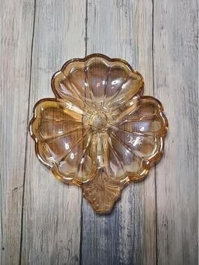 Vintage Jeanette Peach Lusterwear Three Leaf Clover